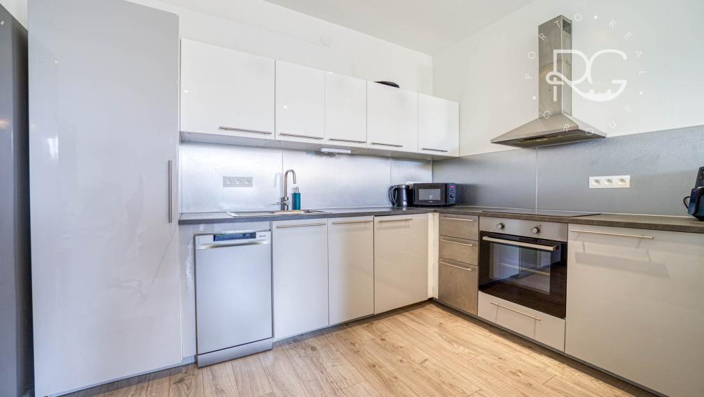 Príjemný 3-izbový byt s predzáhradkou a parkovaním TRI VODY - MALINOVO