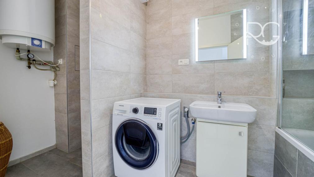 Príjemný 3-izbový byt s predzáhradkou a parkovaním TRI VODY - MALINOVO