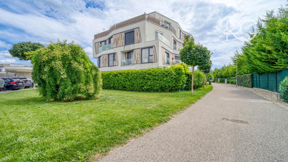 Príjemný 3-izbový byt s predzáhradkou a parkovaním TRI VODY - MALINOVO