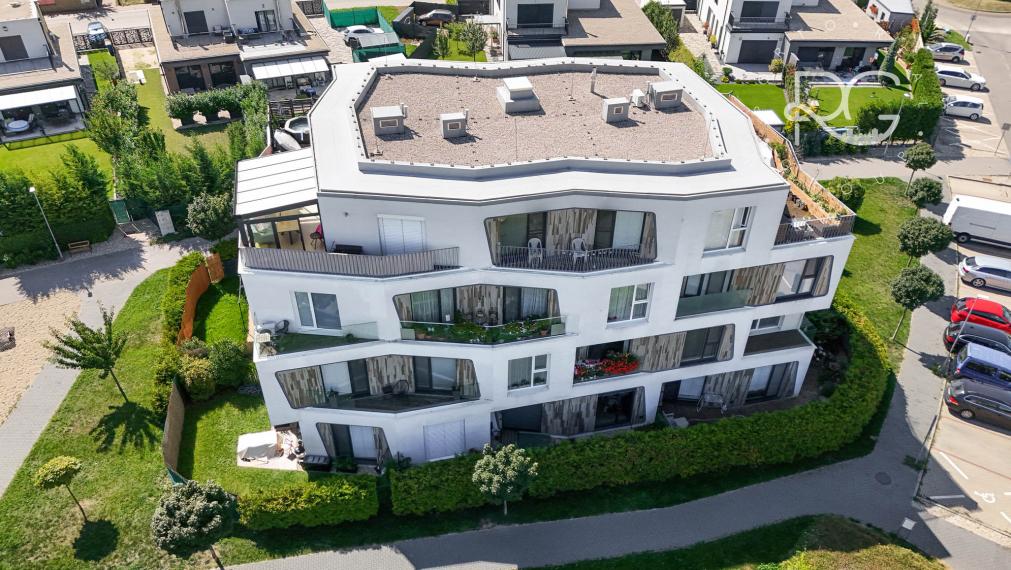 Príjemný 3-izbový byt s predzáhradkou a parkovaním TRI VODY - MALINOVO