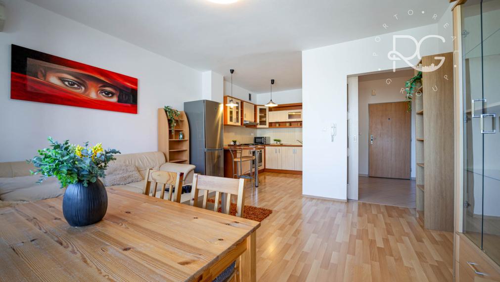 Príjemný 2 izbový byt s parkovaním a balkónom, Bratislava - Kramáre