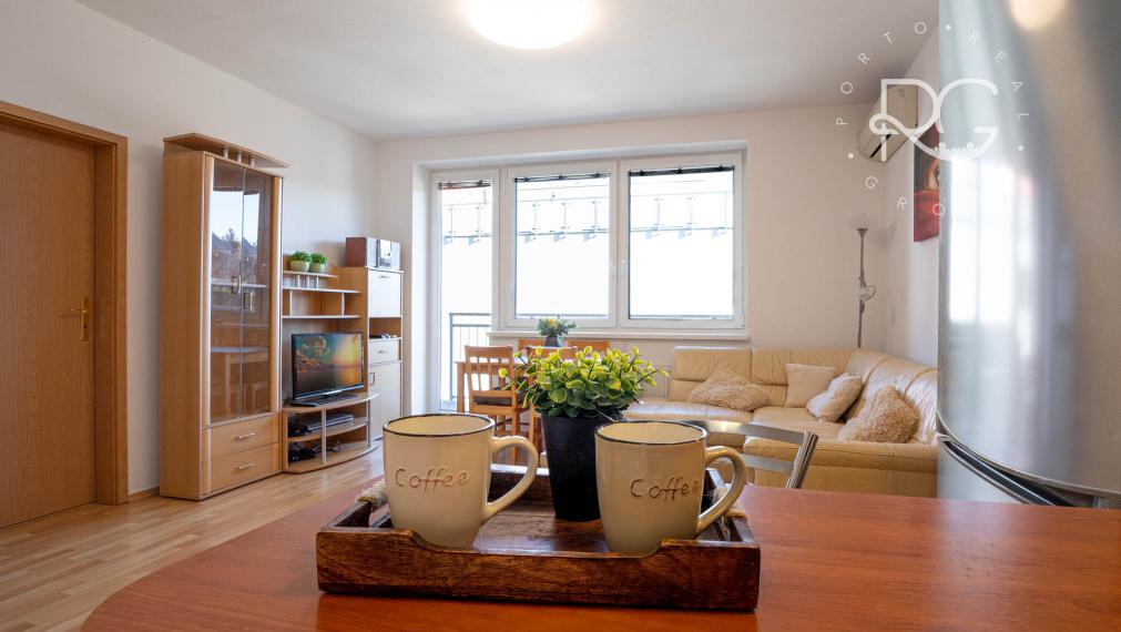 Príjemný 2 izbový byt s parkovaním a balkónom, Bratislava - Kramáre