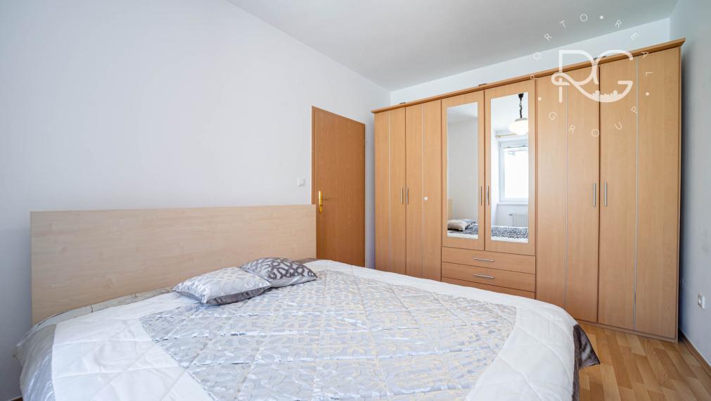 Príjemný 2 izbový byt s parkovaním a balkónom, Bratislava - Kramáre