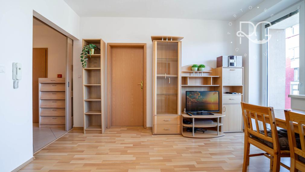 Príjemný 2 izbový byt s parkovaním a balkónom, Bratislava - Kramáre