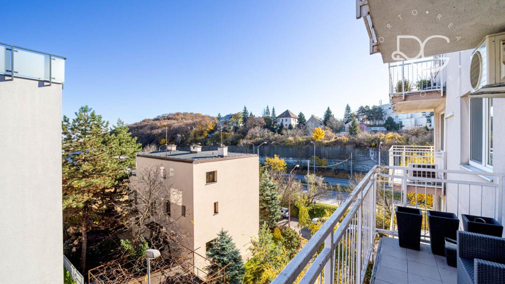 Príjemný 2 izbový byt s parkovaním a balkónom, Bratislava - Kramáre