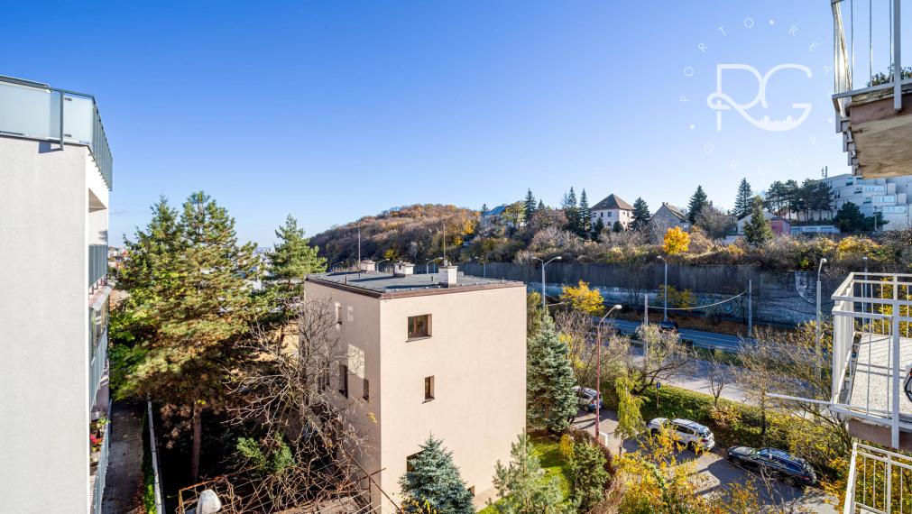 Príjemný 2 izbový byt s parkovaním a balkónom, Bratislava - Kramáre