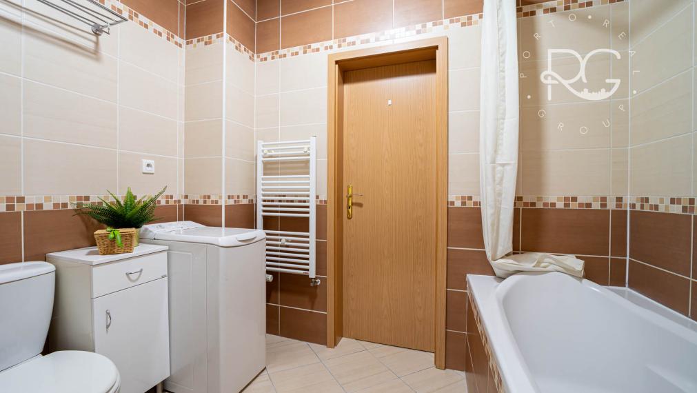 Príjemný 2 izbový byt s parkovaním a balkónom, Bratislava - Kramáre