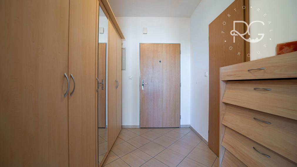 Príjemný 2 izbový byt s parkovaním a balkónom, Bratislava - Kramáre