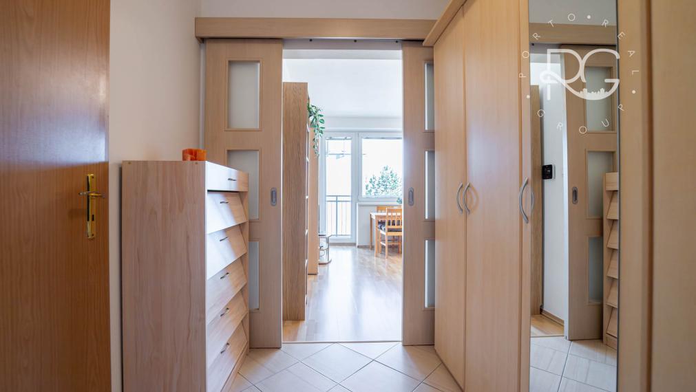 Príjemný 2 izbový byt s parkovaním a balkónom, Bratislava - Kramáre