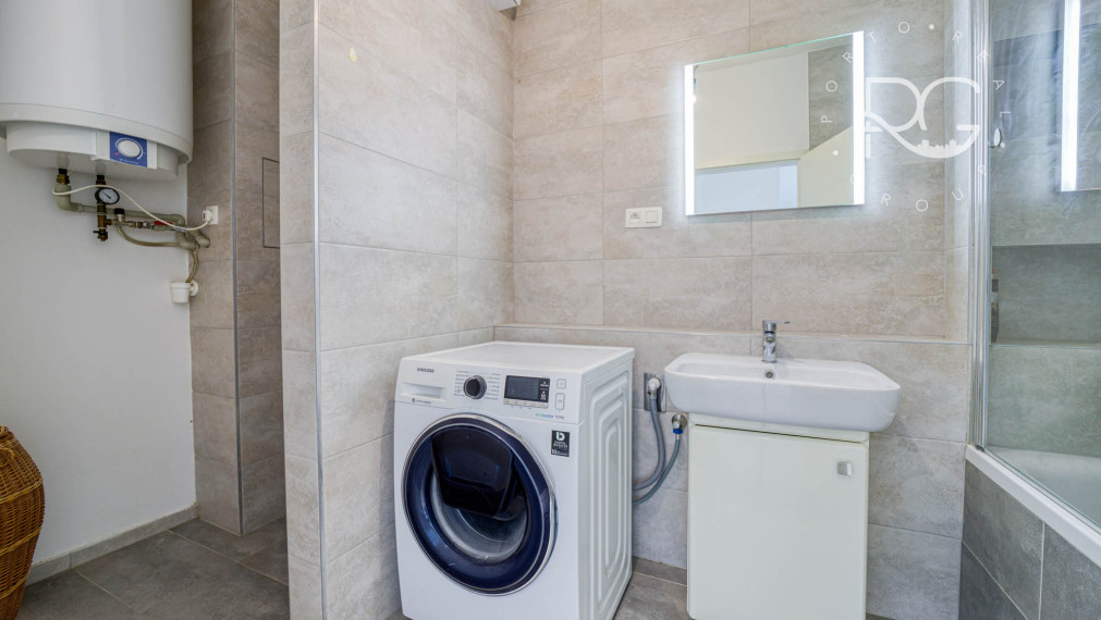 Príjemný 3-izbový byt s predzáhradkou a parkovaním TRI VODY - MALINOVO