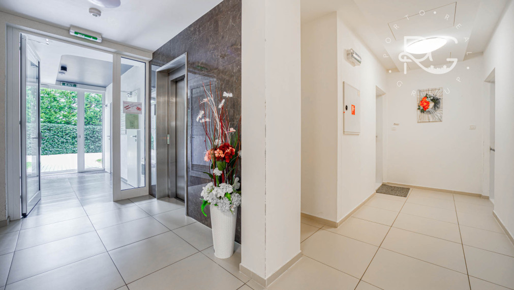 Príjemný 3-izbový byt s predzáhradkou a parkovaním TRI VODY - MALINOVO