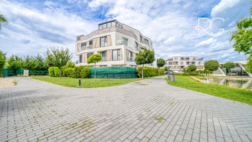 Príjemný 3-izbový byt s predzáhradkou a parkovaním TRI VODY - MALINOVO