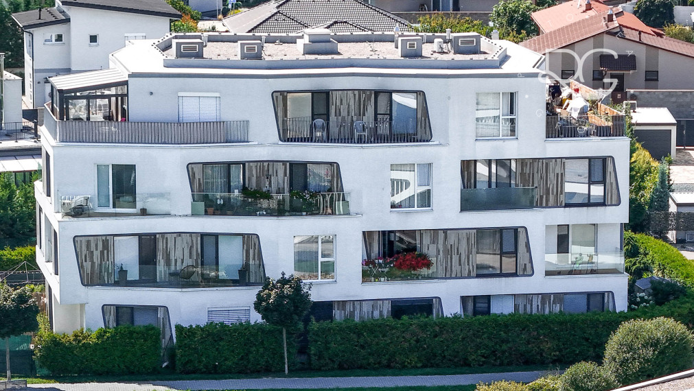 Príjemný 3-izbový byt s predzáhradkou a parkovaním TRI VODY - MALINOVO