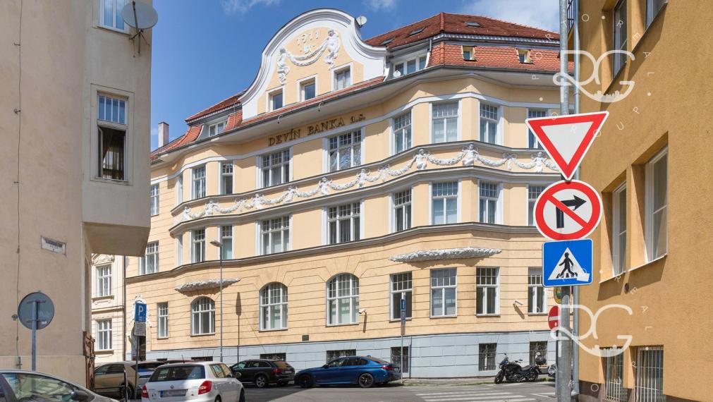 Krásna historická budova v Starom Meste na predaj