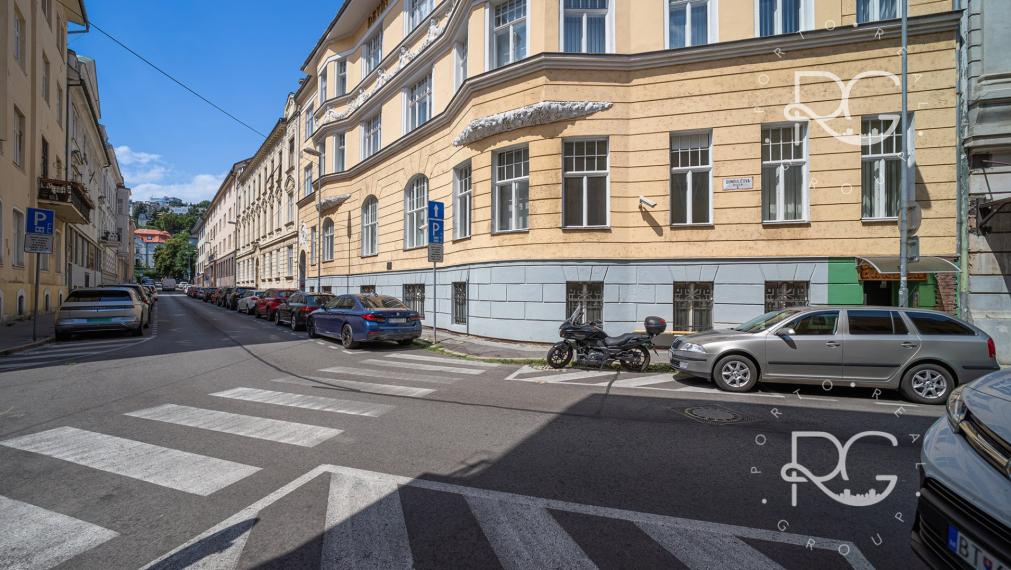 Krásna historická budova v Starom Meste na predaj