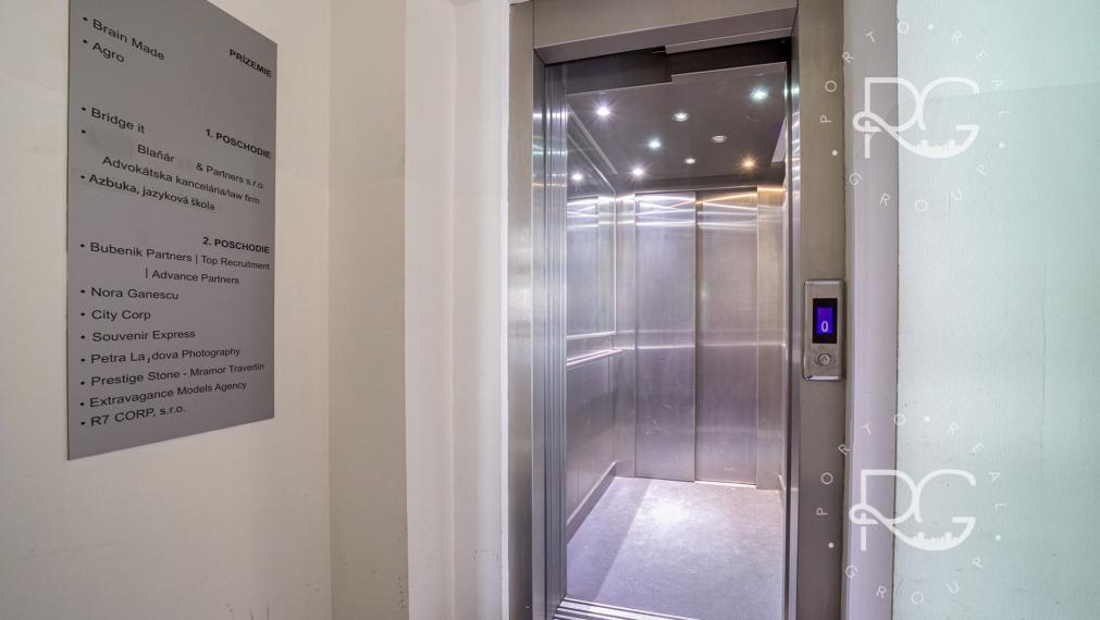 Krásna historická budova v Starom Meste na predaj