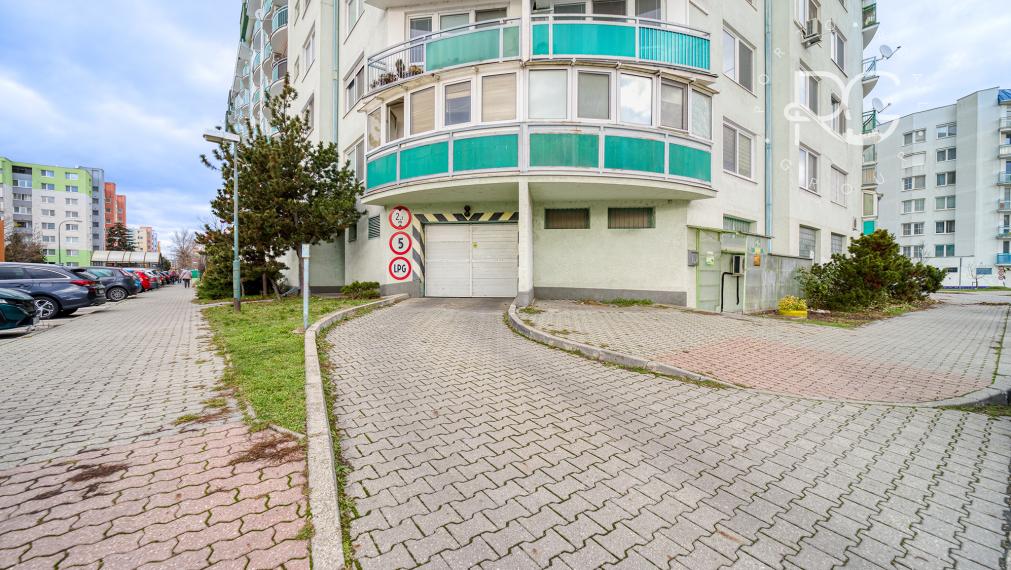 Zrekonštruovaný skladový priestor vo Vrakuni na prenájom