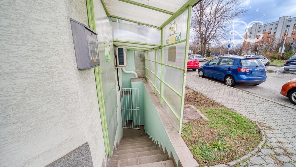 Zrekonštruovaný skladový priestor vo Vrakuni na prenájom