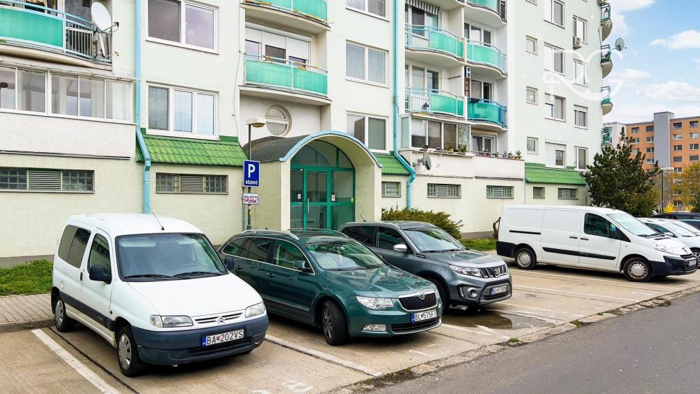 Zrekonštruovaný skladový priestor vo Vrakuni na prenájom