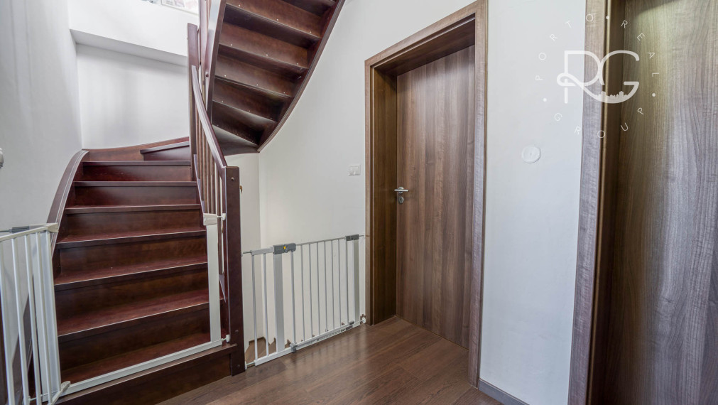 Posledný 5izb RD kompletne zariadený s garážou v krásnom prostredí v Čilistovskej lagúne