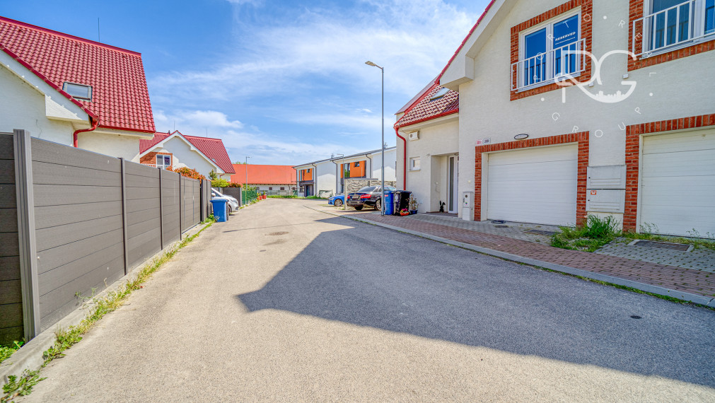 Posledný 5izb RD kompletne zariadený s garážou v krásnom prostredí v Čilistovskej lagúne