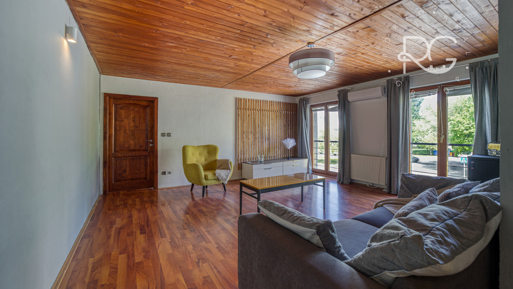 Trojpodlažná polyfunkčná budova v úplnom centre Šamorína na predaj