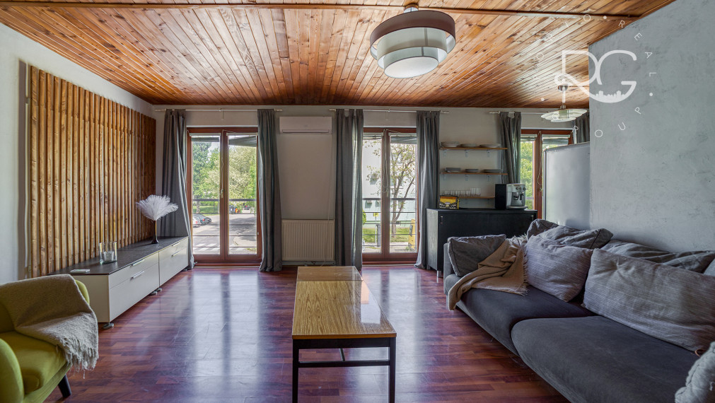 Trojpodlažná polyfunkčná budova v úplnom centre Šamorína na predaj