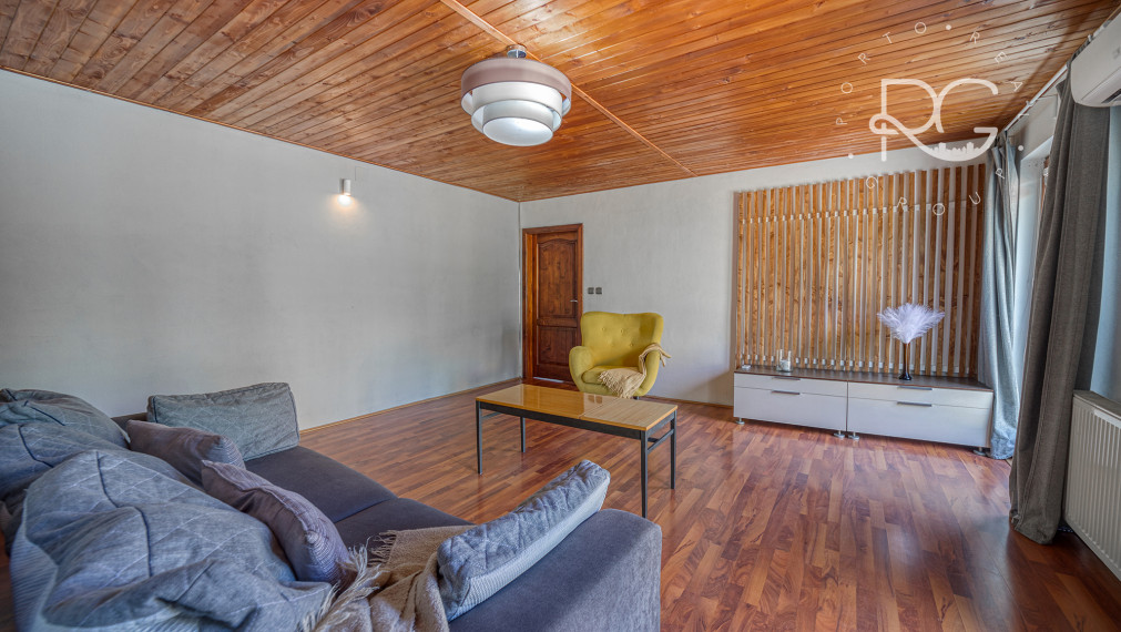 Trojpodlažná polyfunkčná budova v úplnom centre Šamorína na predaj