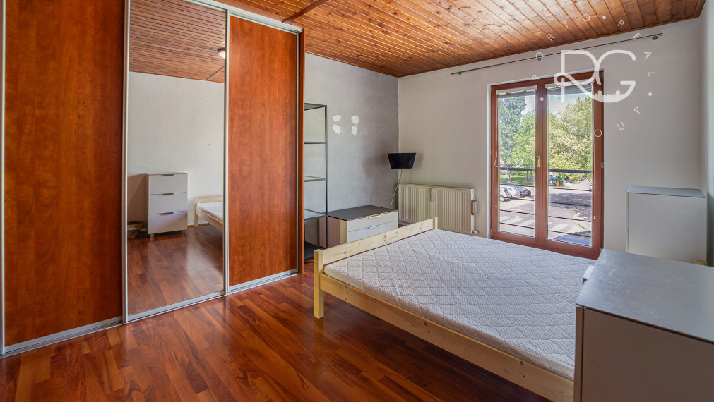 Trojpodlažná polyfunkčná budova v úplnom centre Šamorína na predaj