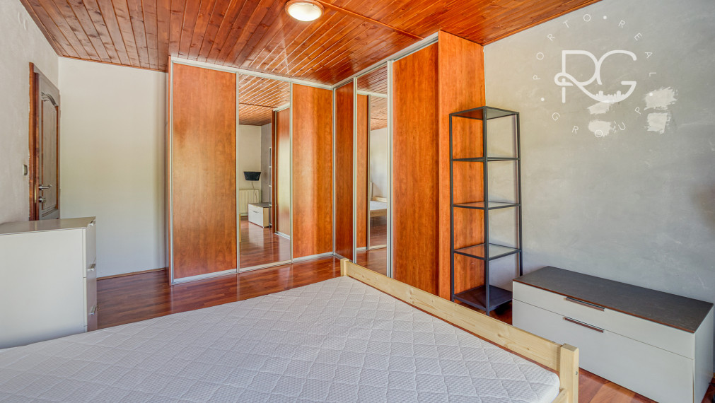 Trojpodlažná polyfunkčná budova v úplnom centre Šamorína na predaj