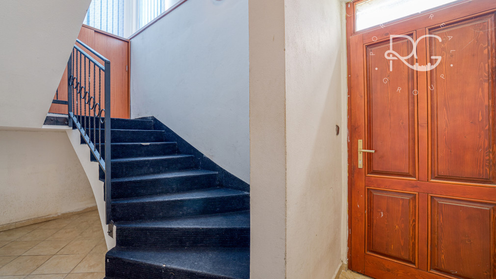 Trojpodlažná polyfunkčná budova v úplnom centre Šamorína na predaj