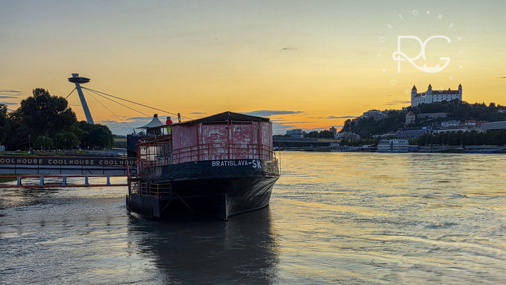 Pontón v TOP lokalite na Tyršovom nábreží