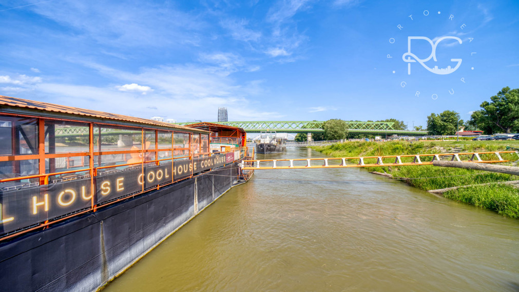 Pontón v TOP lokalite na Tyršovom nábreží