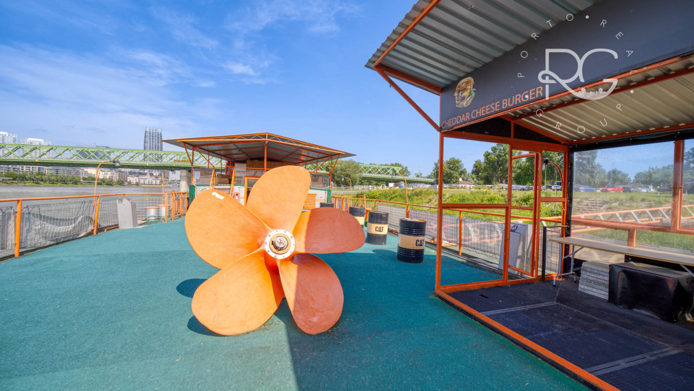 Pontón v TOP lokalite na Tyršovom nábreží