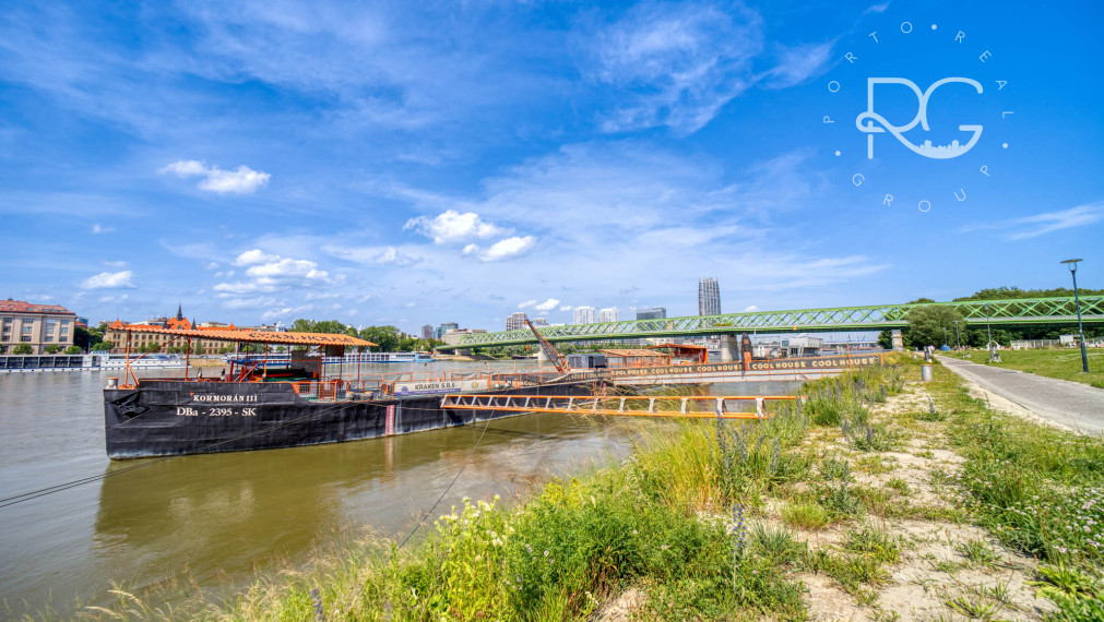 Pontón v TOP lokalite na Tyršovom nábreží