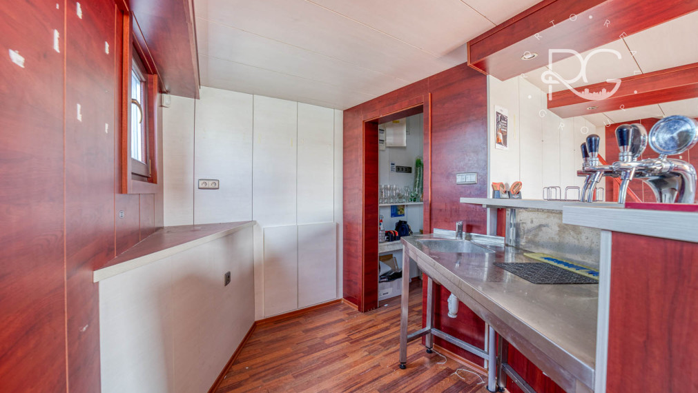 Pontón v TOP lokalite na Tyršovom nábreží