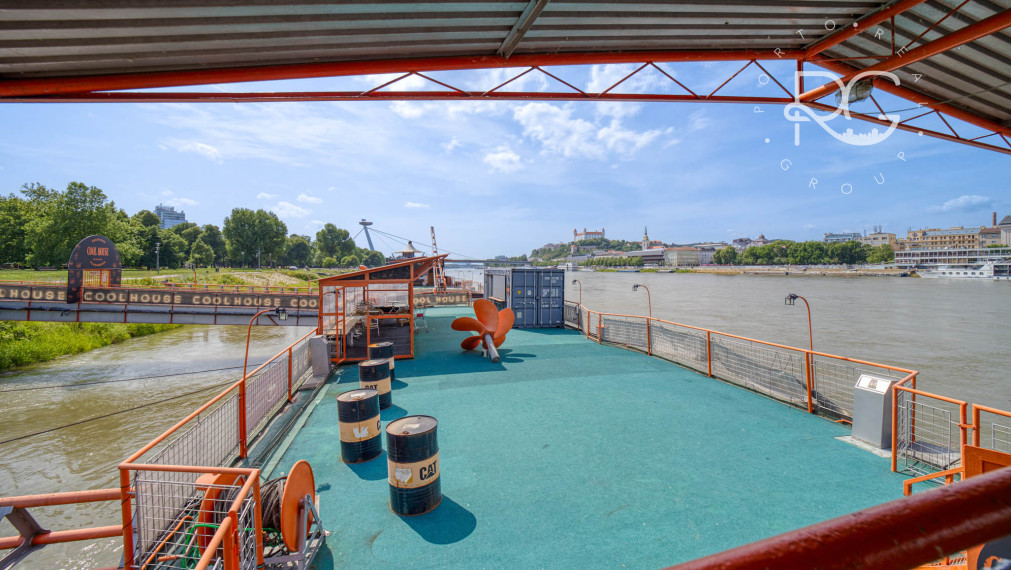 Pontón v TOP lokalite na Tyršovom nábreží