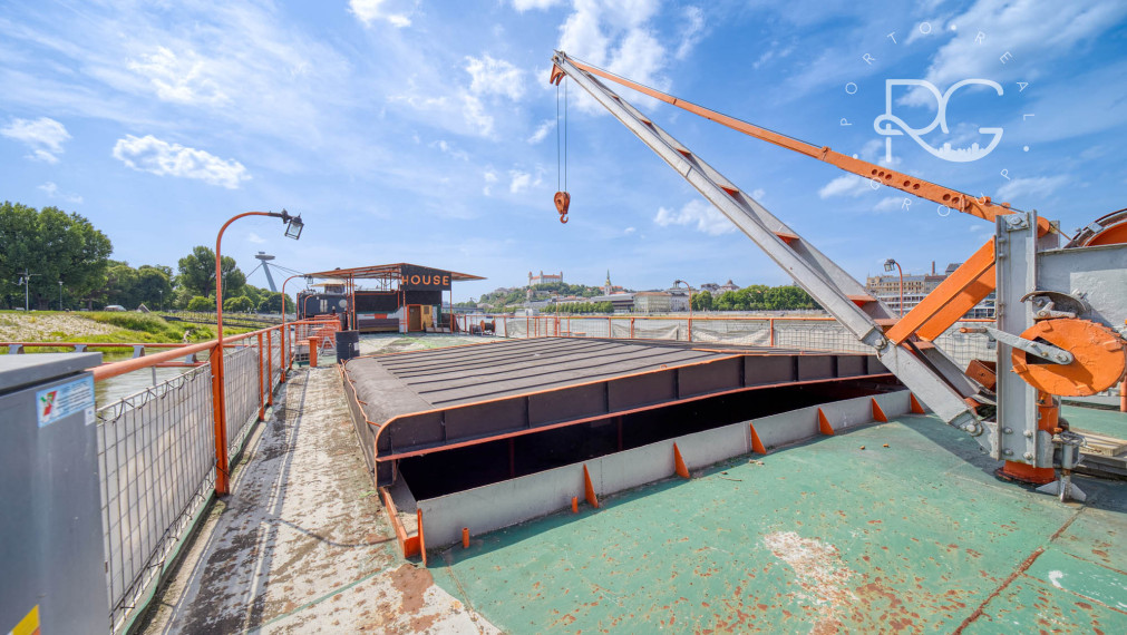 Pontón v TOP lokalite na Tyršovom nábreží