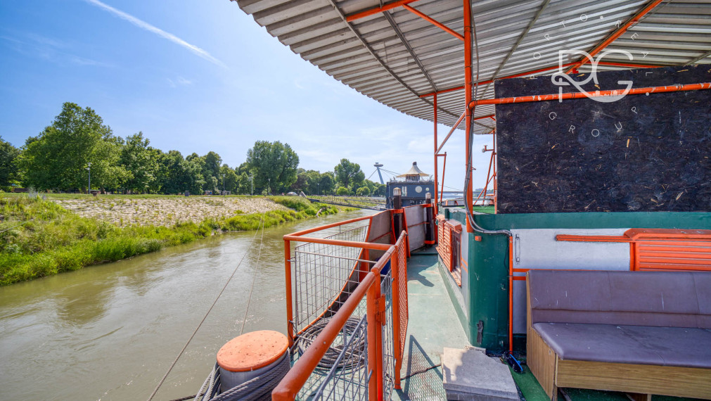 Pontón v TOP lokalite na Tyršovom nábreží