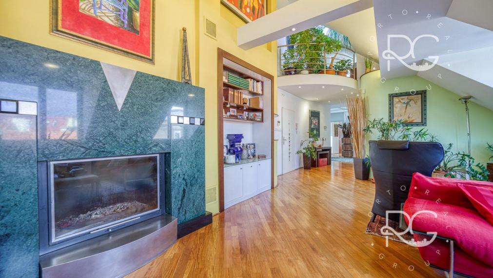 Pôsobivý staromestský byt s veľkou terasou s krásnym výhľadom