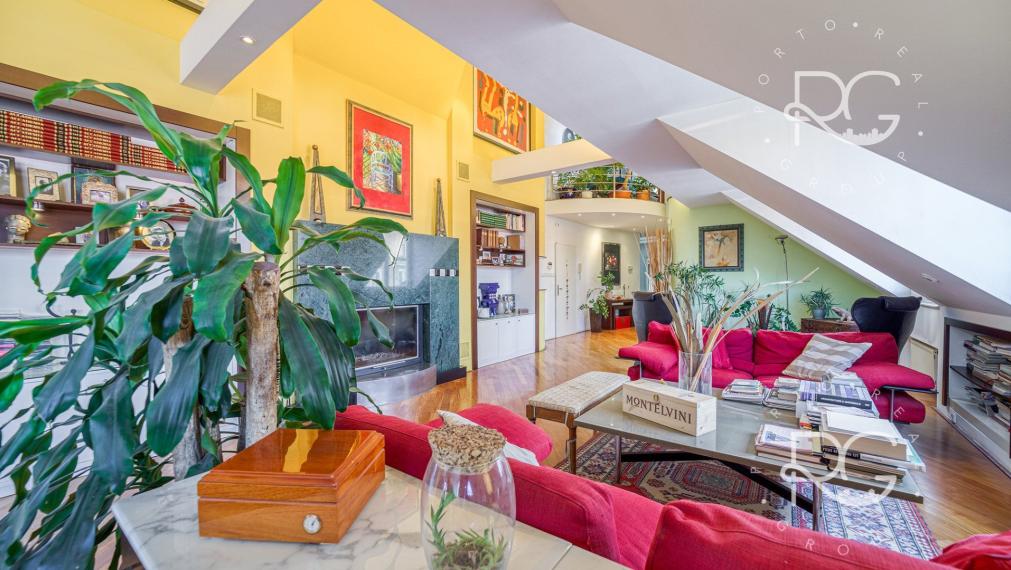 Pôsobivý staromestský byt s veľkou terasou s krásnym výhľadom