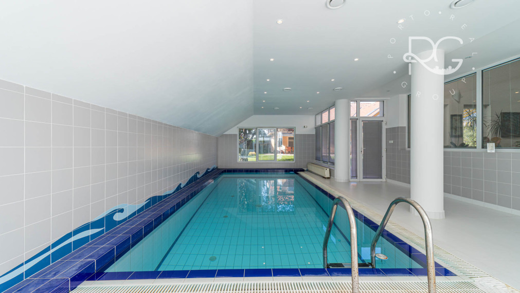 =REZERVOVANÉ=Priestranný RD na 11árovom pozemku s bazénom, saunou, garážou v krásnej lokalite 15 min od BA