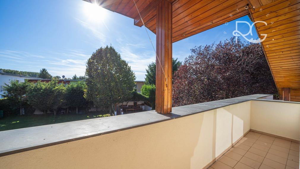 =REZERVOVANÉ=Priestranný RD na 11árovom pozemku s bazénom, saunou, garážou v krásnej lokalite 15 min od BA