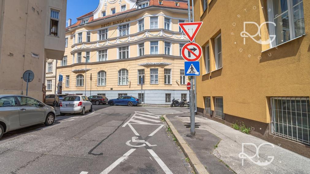 Krásna historická budova v Starom Meste na predaj