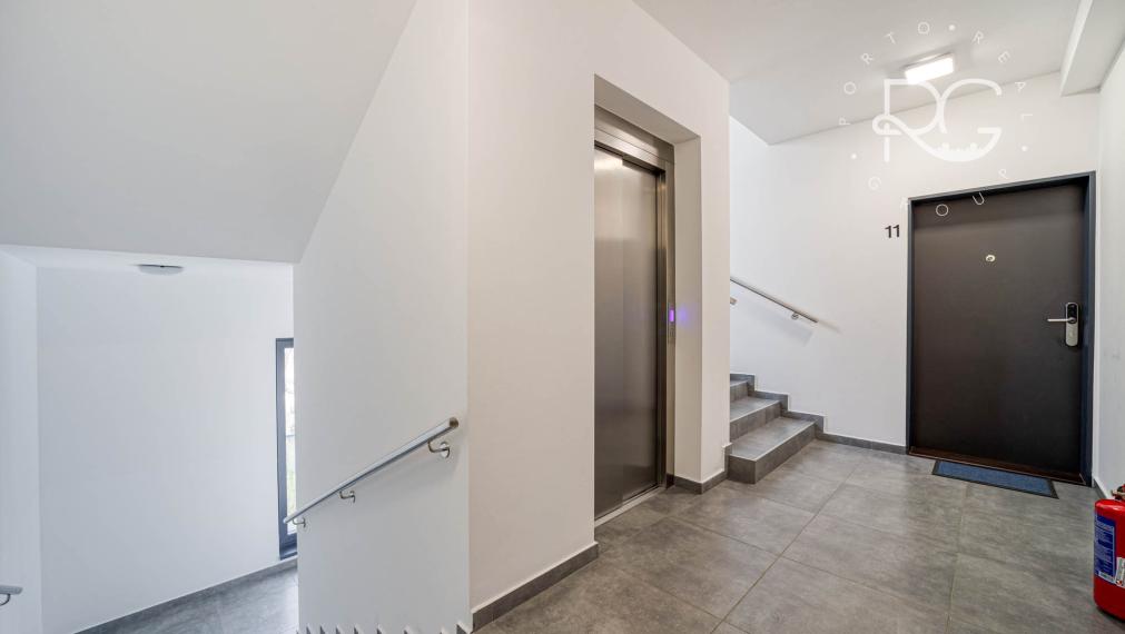 Štýlový kompletne zariadený 2 izbový apartmán s terasou - odpočet DPH