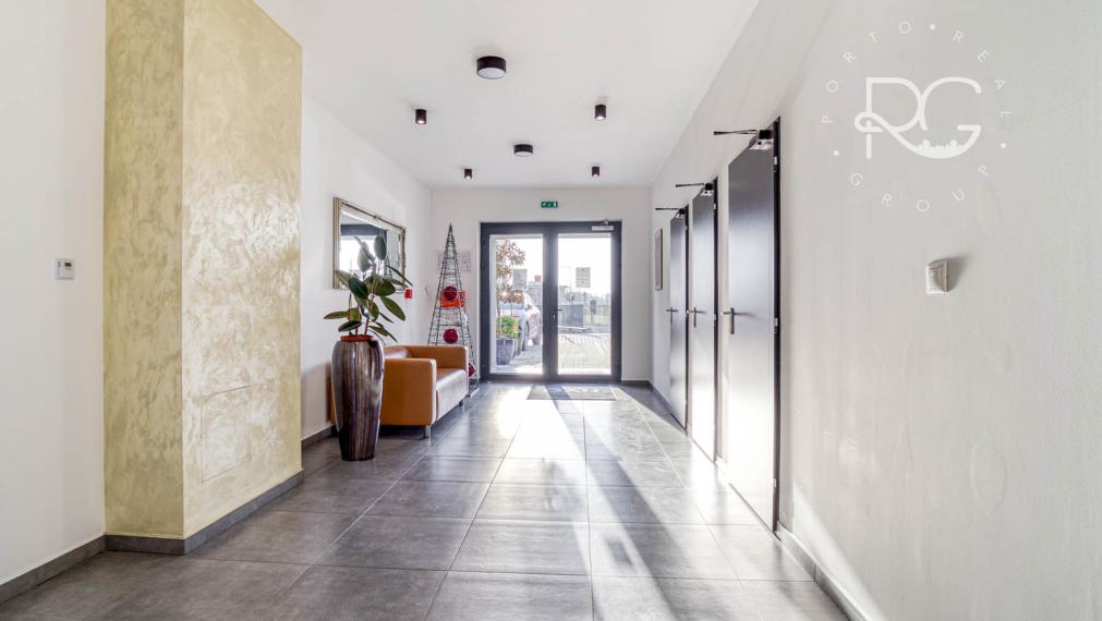 Štýlový kompletne zariadený 2 izbový apartmán s terasou - odpočet DPH