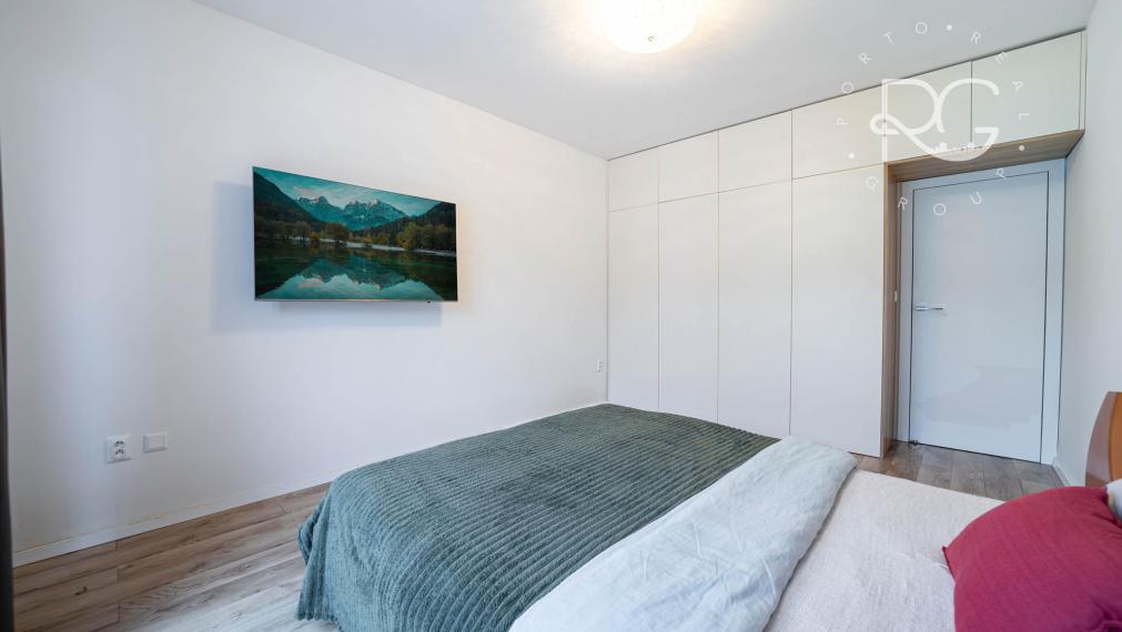 Pekný kompletne zrekonštruovaný a zariadený 2 izb byt 20 min.od BA