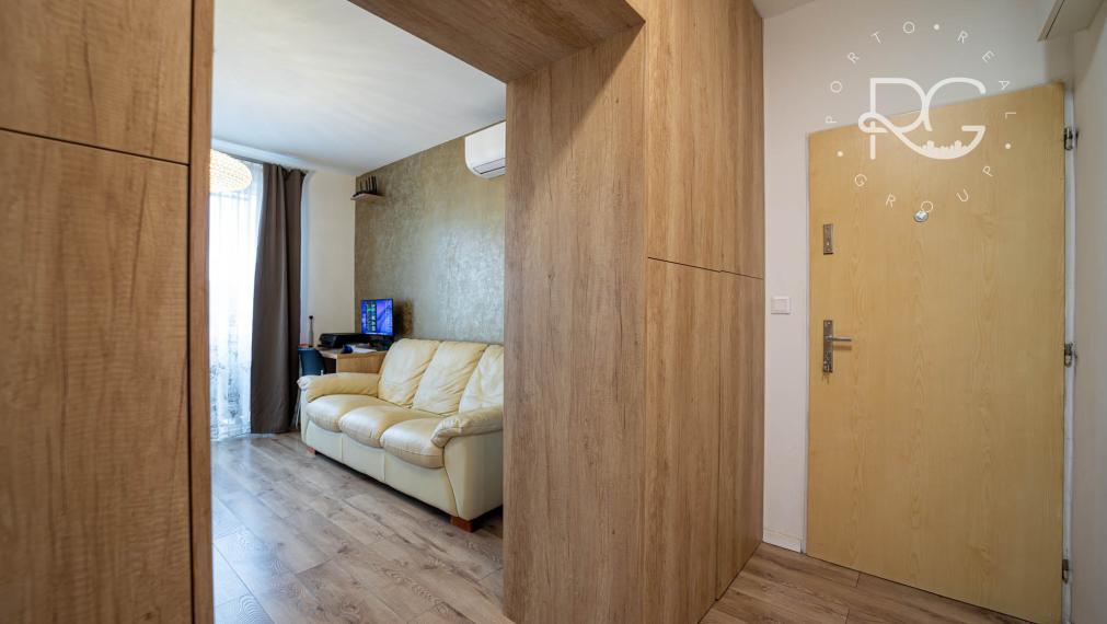 Pekný kompletne zrekonštruovaný a zariadený 2 izb byt 20 min.od BA