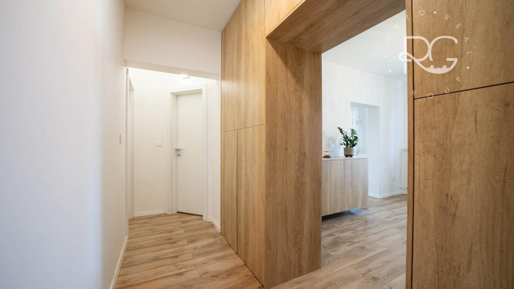 Pekný kompletne zrekonštruovaný a zariadený 2 izb byt 20 min.od BA