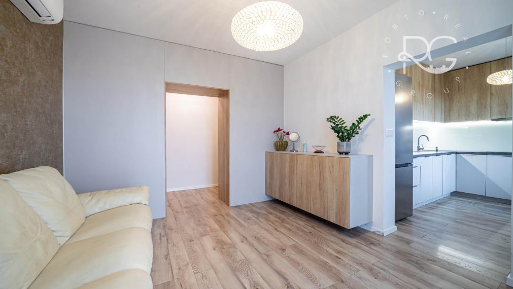 Pekný kompletne zrekonštruovaný a zariadený 2 izb byt 20 min.od BA